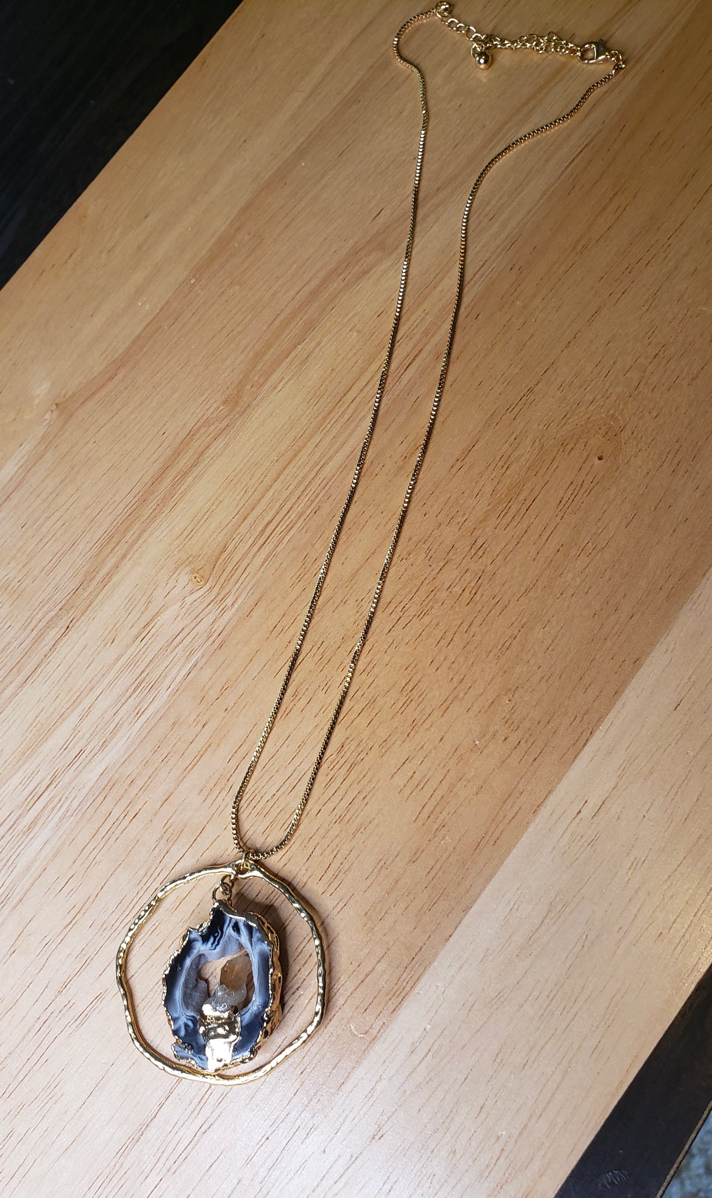 Agate Geode Slice Pendant Necklace with Gold Circle Frame