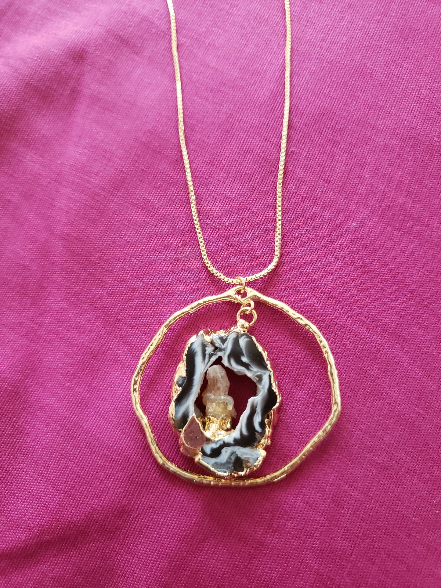 Agate Geode Slice Pendant Necklace with Gold Circle Frame