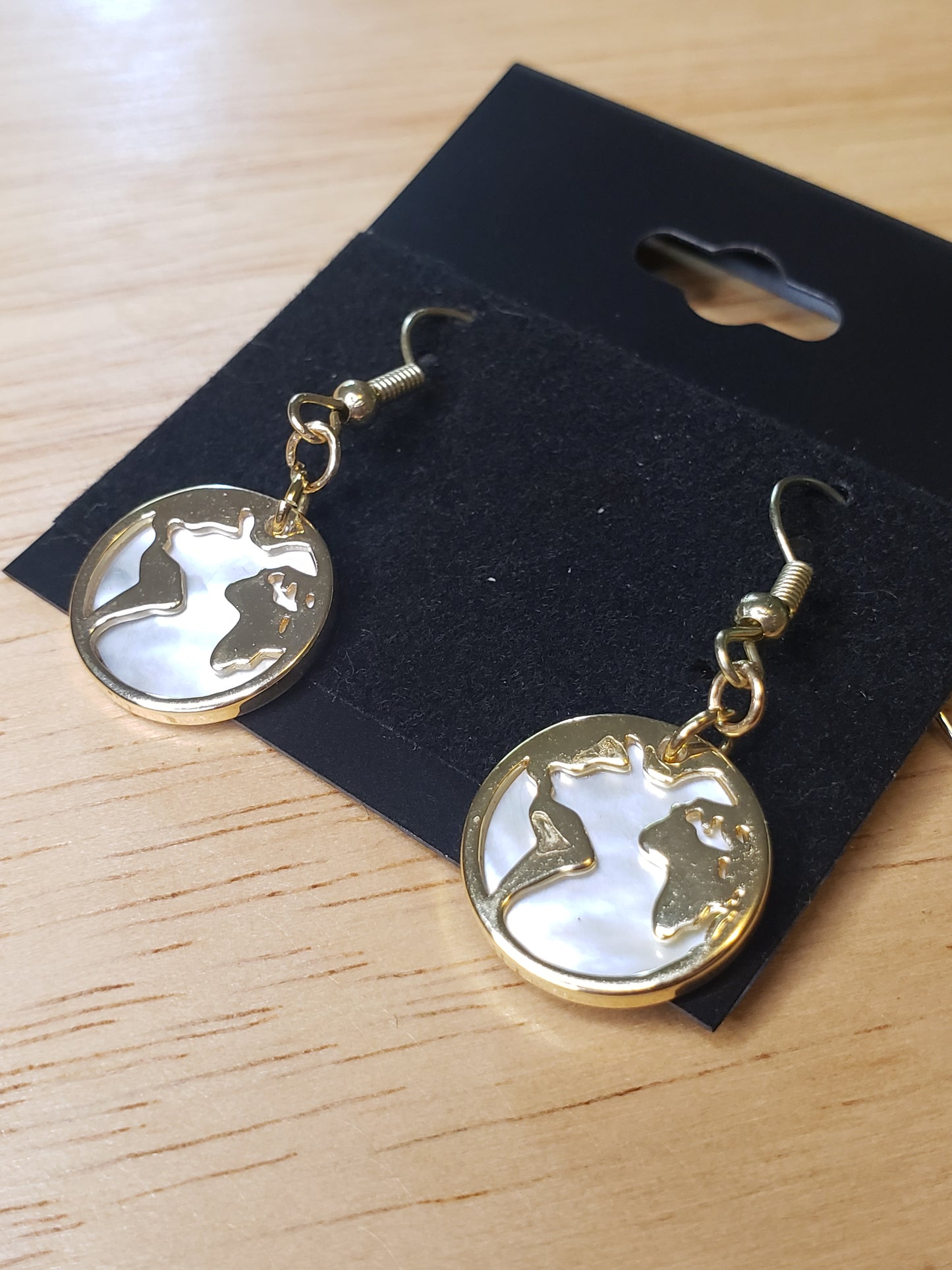 Shell Pearl World Map Earrings