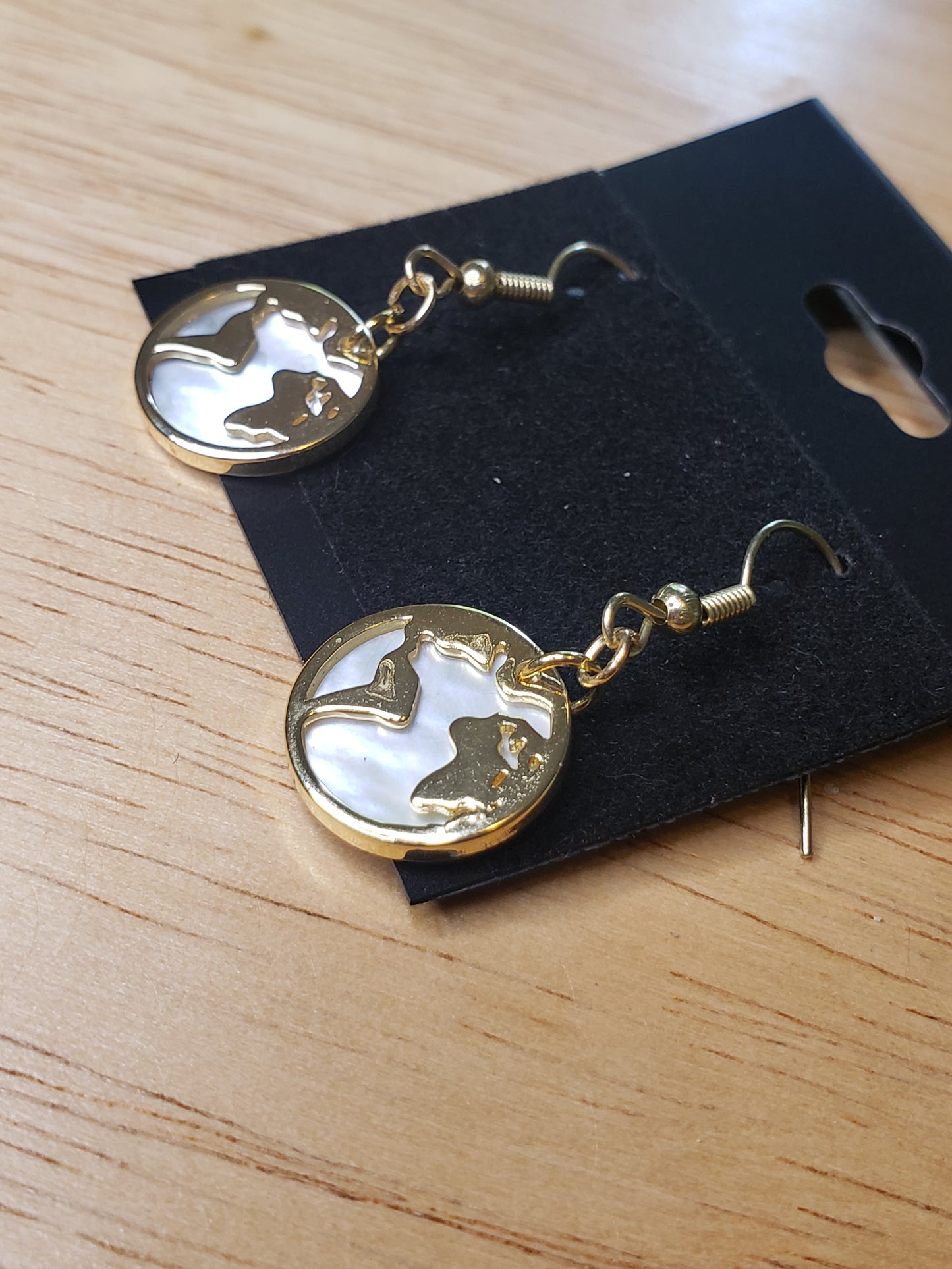 Shell Pearl World Map Earrings