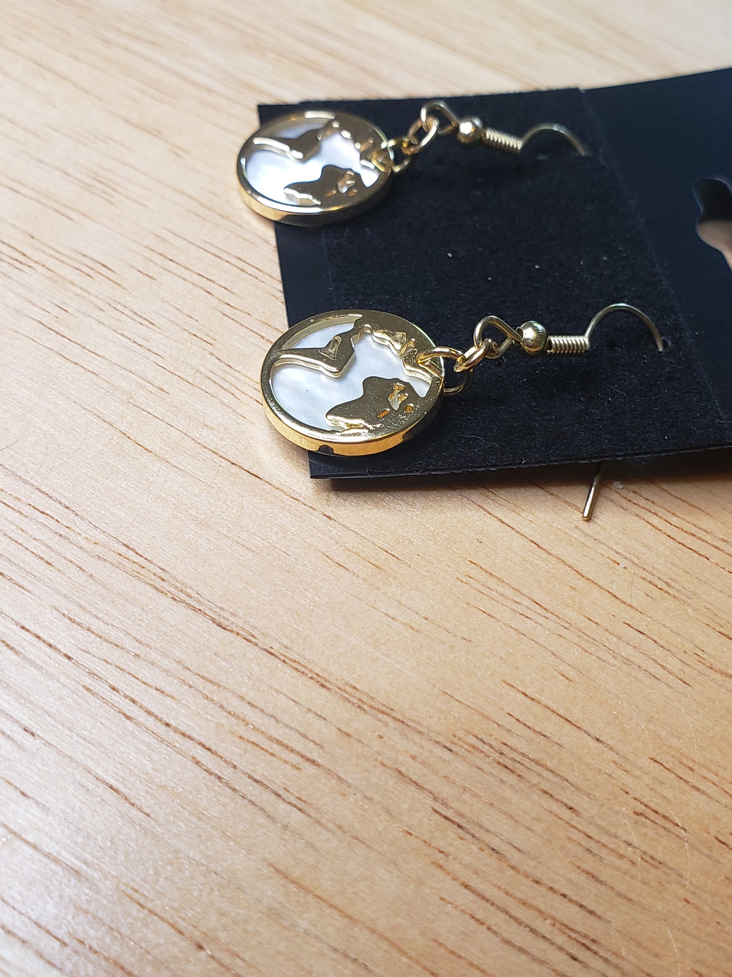 Shell Pearl World Map Earrings